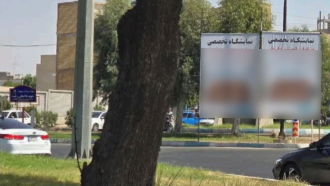 داربست‌های تبلیغاتی نمایشگاهی در میادین دزفول؛ اقدامی خلاف اصول زیباسازی شهری