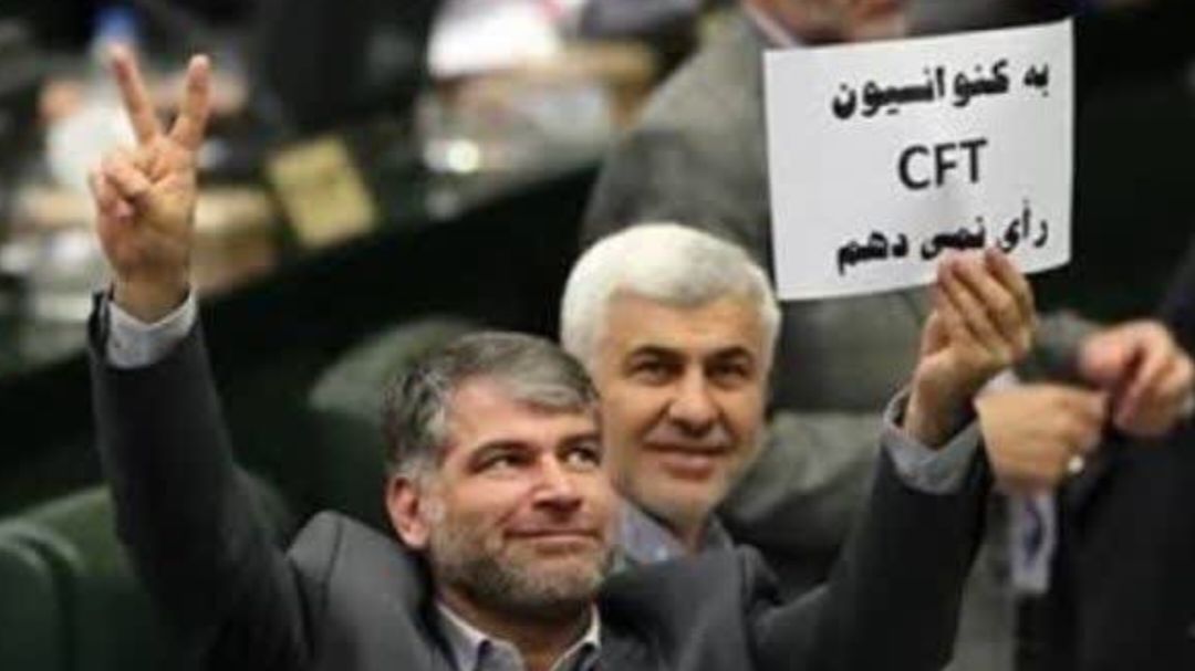 تصویر یکی از کاسبان تحریم و محکومان اختلاس چای دبش در مخالف CFT