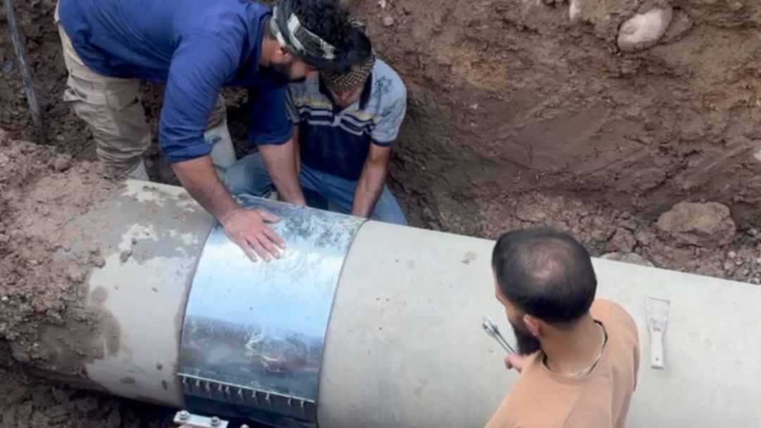 اجرای عملیات چند ساعته رفع شکستگی خط اصلی انتقال آب در خیابان امام خمینی (ره) دزفول 