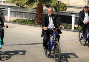 اقدام نمادین دوچرخه سواری رئیس‌جمهور در مسیر سلامت الگویی برای فرهنگ‌سازی نه انتقاد غیرمنصفانه