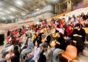 بانوان خوزستانی تماشاگر مسابقه لیگ برتر