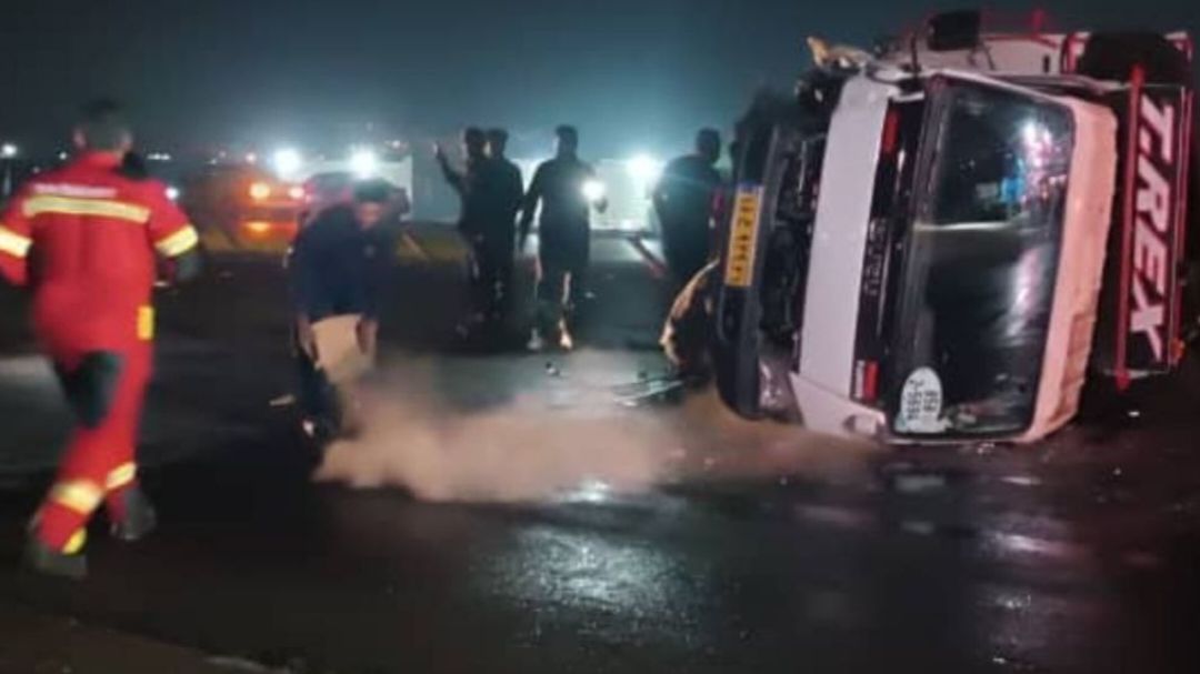 واژگونی یک دستگاه کامیونت در کمربندی اندیمشک بهمراه یک مصدوم